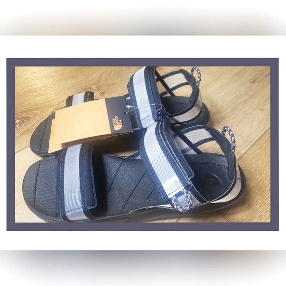 NWT North Face Sandals....size 9 - Picture 1 of 2